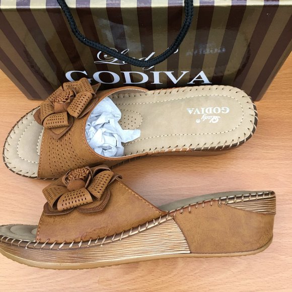 COPY - Lady Godiva Brown/Tan Flower Sandals Wedges, sz 10 - Picture 4 of 10
